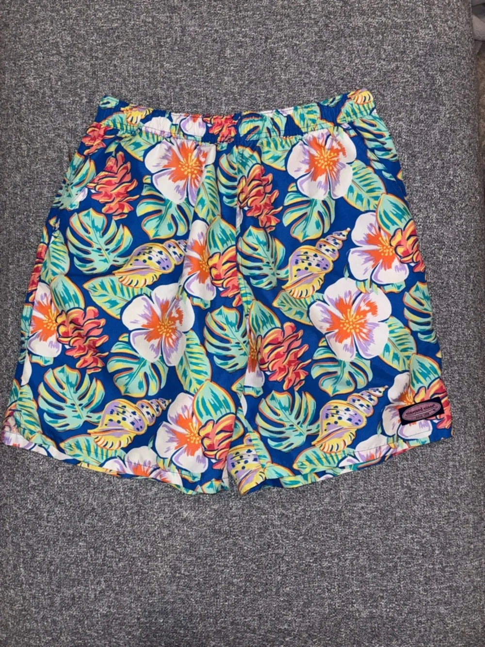 Vineyard Vines floral Hawaiian Chappy swim trunks shorts no liner size Medium